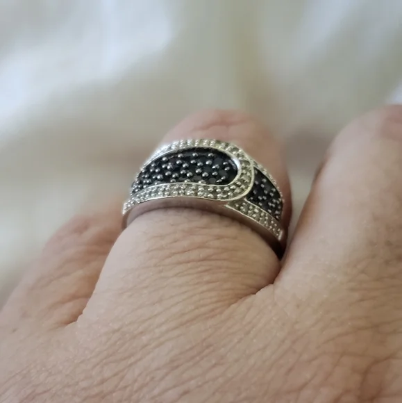 Size 10, 14K White Gold Blue Sapphire & Diamond Ring, Excellent pre-owned condit - Picture 3 of 8